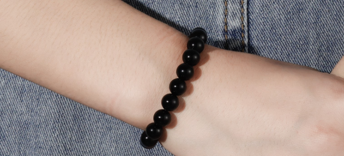 bracelet dark onyx sombre porté